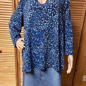 Woman’s blue floral longsleeve top 1X 100% cotton